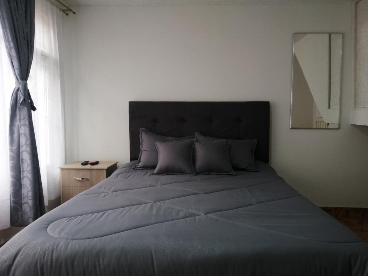 Habitacion Privada Cerca Al Aeropuerto Y Terminal Bogotá Esterno foto